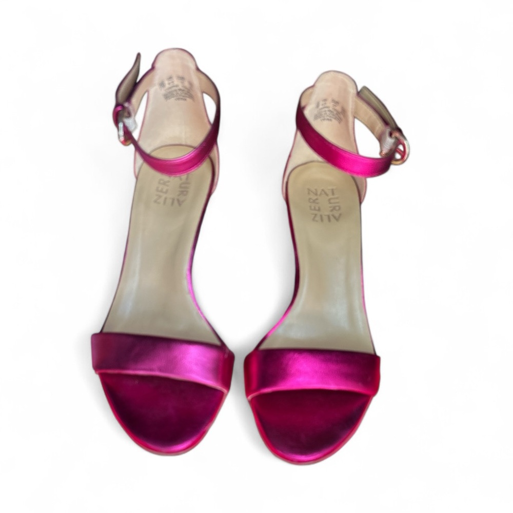Naturalizer Metallic Pink Strappy Barbie Heels 
Chic and Comfortable